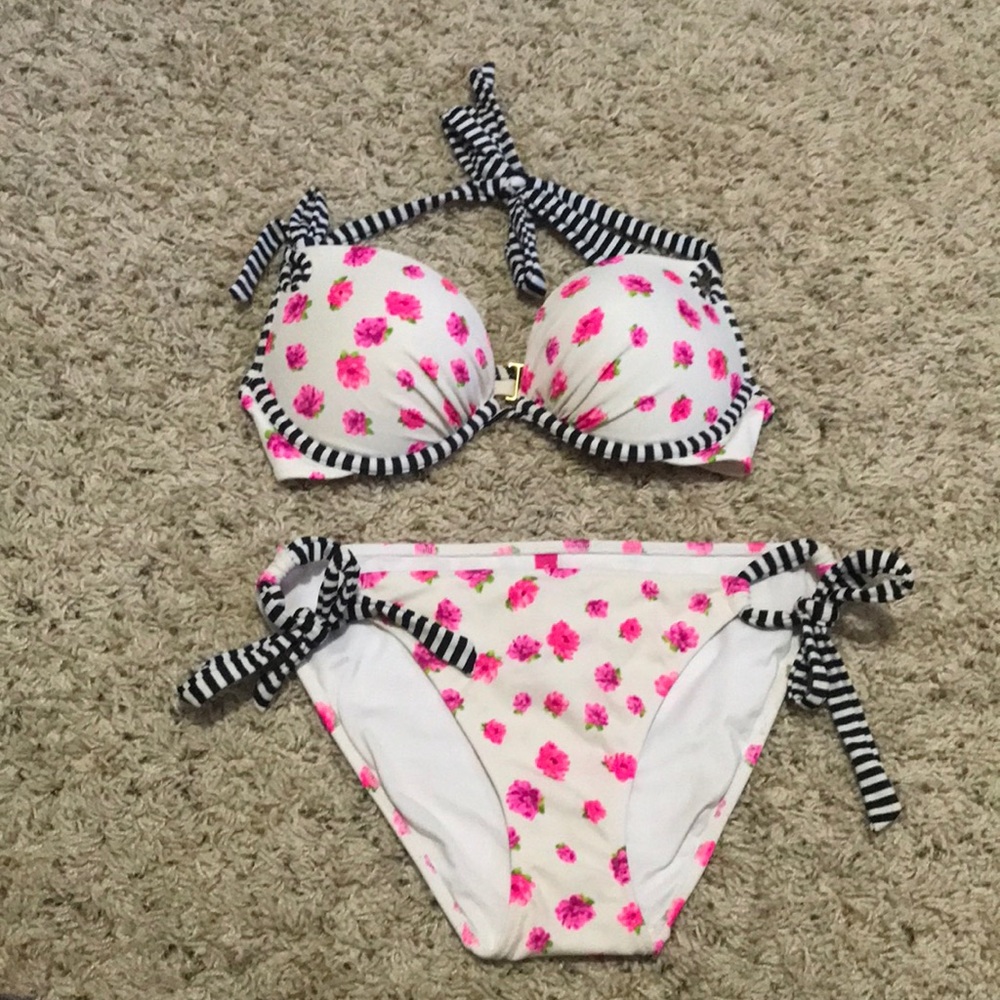 Victoria’s Secret bikini